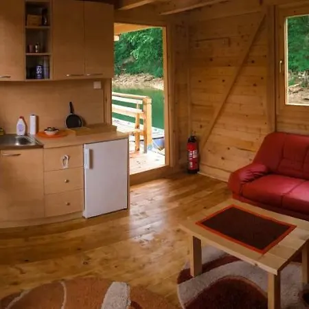 Floating House Perucijana Дом отдыха *