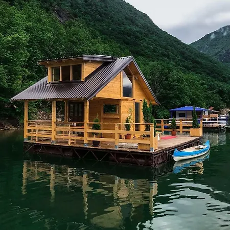 Дом отдыха Floating House Perucijana