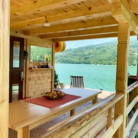 Дом отдыха Floating House Perucijana Баина-Башта