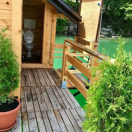 Floating House Perucijana Дом отдыха *