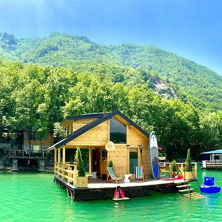 Дом отдыха Floating House Perucijana Баина-Башта